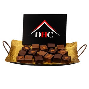 Bandeja metálica decorativa redonda con acabado dorado ideal para servir chocolates y dulces delicias con estilo - Product Image 5