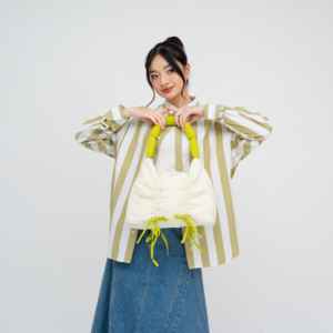 กระเป๋าโท้ทผู้หญิง Hody CELEVA รุ่นพรีเมียม ผ้าคริงเคิล พร้อมซิปปิดและโลโก้ปัก-สีเขียวมะนาว - Product Image 6