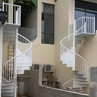 Escaliers en acier au carbone avec garde-corps en fer forgé, design personnalisé européen pour intérieur