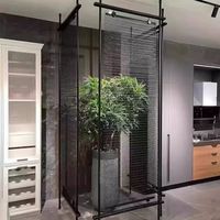 Cloison d'écran en acier inoxydable à grille minimaliste en métal guerrier noir pour rideau de séparation de salon d'hôtel
