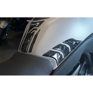 Kit di 3 Adesivi 3D in Resina Gel per Serbatoio Moto Yamaha Tracer 7 Compatibili per Uso Decorativo - Product Image 5