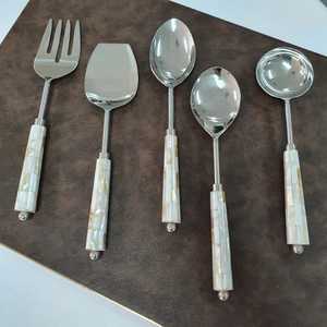 Elegante juego de horquillas de lujo de acero inoxidable pulido con asas artísticas con incrustaciones de madera de madreperla para bodas, restaurantes - Product Image 4