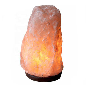 โคมไฟตั้งโต๊ะสีชมพูหิมาลัยทรงธรรมชาติจากปากีสถาน - Product Image 1