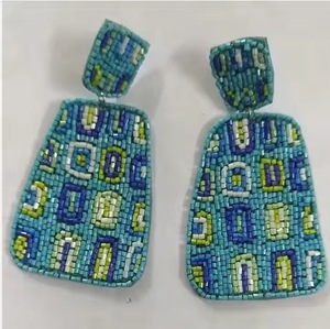 ต่างหูประดับลูกปัดแฟชั่นใหม่สำหรับผู้หญิง เหมาะสำหรับเป็นของขวัญ มีจำหน่ายในราคาที่เข้าถึงได้จากอินเดีย - Product Image 1