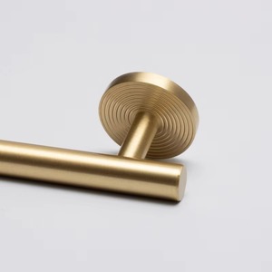 Poignée de porte simple finition dorée au design minimaliste et élégant Idéal pour les maisons contemporaines, les bureaux et les portes d'entrée de l'Inde - Product Image 2