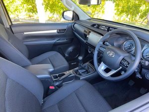 2022 To-yota Hilux 2,4 GD6 Raider SC 4 4 Manual - Product Image 2