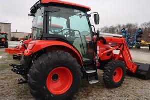 Tracteur agricole diesel Kioti RX7340, hydraulique robuste, conception économe en carburant pour une utilisation agricole quotidienne. - Product Image 4