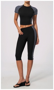 Ensemble de yoga 2 pièces personnalisé 2026 : Crop top noir à col halter et leggings taille haute mi-mollet, sans couture, extensible dans les quatre sens, tenue de sport - Product Image 5