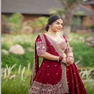 Ensemble Lehenga Choli de mariée marron de créateur, fil à broder lourd à paillettes Latkan Detailing Dupatta pour mariage traditionnel - Product Image 2
