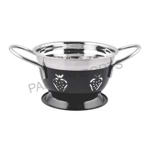 Élégante passoire de cuisine en acier inoxydable noir avec poignée en métal pour pâtes - Product Image 1