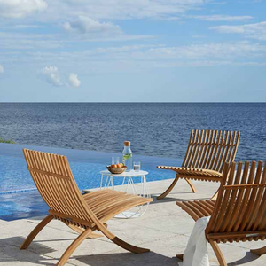 Chaise longue en teck massif à lattes courbées avec un design ergonomique en forme de vague pour les hôtels, les villas, les cours et les piscines - Product Image 4