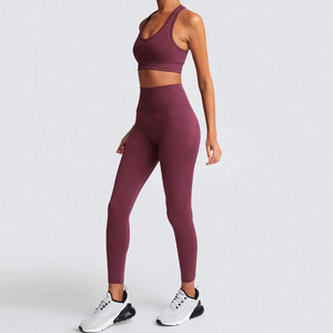 Ropa deportiva para mujer Sujetador y mallas deportivas Ropa de entrenamiento de gimnasio personalizada Conjunto de yoga rojo sin costuras - Product Image 5