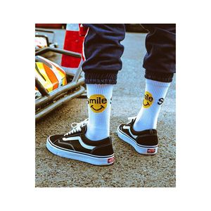 Calcetines Deportivos con Diseño de Sonrisas Coloridas, Transpirables para Uso Diario - Product Image 3