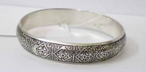 Bracelet en cuivre plaqué argent de luxe avec motif géométrique de diamants gravés, style antique sophistiqué, artisanat métallique - Product Image 5