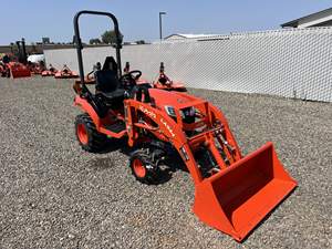 Pour tracteur 4x4 BX1880 avec chargeur LA344, pompe et roulement 25 CV pour usage agricole - Product Image 2