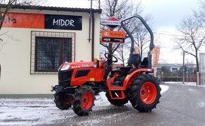 Tracteur agricole compact Kubota B1-241 4x4, équipement agricole 24 ch, en stock, à vendre - Product Image 4