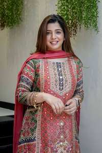 NOUVELLE COLLECTION PRÊT À PORTER 3 PIÈCES IMPRIMÉES FANTAISIE A-Line KURTI AVEC BELLE PLAZZO ET ATTRACTIVE DUPATTA - Product Image 4