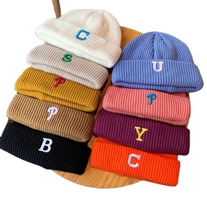 Bonnets en tricot côtelé épais à motif camouflage personnalisé brodé en gros pour la plage - Product Image 1