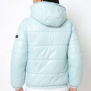 Chaqueta acolchada de invierno con logotipo personalizado para mujer, abrigos de tela de lona con cremallera acolchada de algodón a prueba de viento y burbujas gruesas cálidas con capucha - Product Image 2