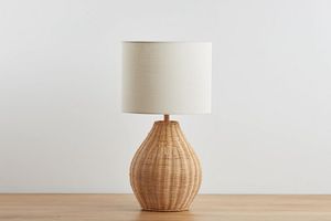 Lampe de table en rotin de Normandie de la collection Iqbal, attrayante, en bois brun, décorative, LED, corps en fer moderne, chambre à coucher, salon - Product Image 6