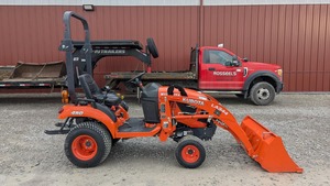 Tracteur diesel Kubota BX25D 4x4 sub-compact avec chargeur frontal et arrière, prêt pour l'agriculture - Product Image 3