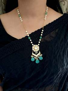 ชุดจี้หินสีเขียวน้ำทะเลอันหรูหราของผู้หญิงพร้อมต่างหูเครื่องประดับแบบดั้งเดิมของชาวอินเดียสำหรับผู้หญิง - Product Image 2