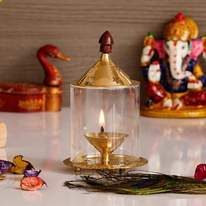 Portavelas con vidrio votivo Un toque atemporal para cualquier habitación Portavelas decorativo con vidrio votivo - Product Image 1