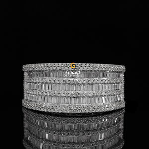 Bague tendance en argent sterling 925, hip-hop, brillant, taille baguette, 4 carats, diamants de laboratoire, sertis en canal, plaqué rhodium - Product Image 1