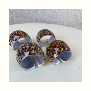 Anneau de serviette en coquillage Turbo pour la décoration de table, la mise en place de la table et l'utilisation au restaurant - Product Image 1