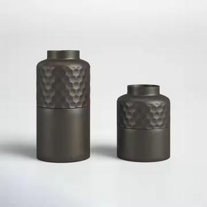 Lot de 3 vases en métal martelé au fini cuivre pour la décoration élégante de la maison Centres de table élégants et présentoirs décoratifs - Product Image 3