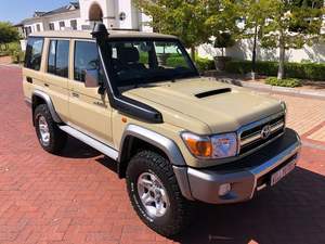 Toyota Land Cruiser Blindé VXR Twin Turbo, Titre Propre d'Occasion, Conduite à Gauche (LHD) et Conduite à Droite (RHD) à Vendre - Product Image 3