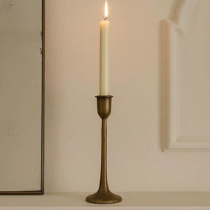 เชิงเทียนโลหะโบราณที่มีพื้นผิวแบบชนบทที่สมบูรณ์แบบสำหรับบ้านคลาสสิกและการตกแต่งห้องแบบดั้งเดิม - Product Image 1