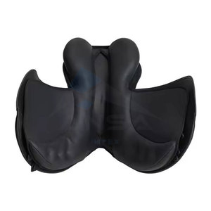 Ensemble de tapis de selle de saut antidérapant pour cheval de qualité supérieure voile de mouche couverture de chapeau d'équitation en cuir véritable spectacle de tapis de selle équestre Durable - Product Image 3