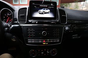 Mercedes-AMG GLE 43 Coupé 2019, 1 propriétaire, V6 biturbo, transmission intégrale, conduite à gauche, cuir, toit ouvrant panoramique, Designo rouge, non modifié, Euro VI - Product Image 5