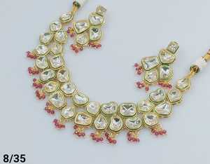 Rond élégant indien Kundan & Motipearl à la mode pierre d'or Kundan perle collier ras du cou ensemble avec ensemble de boucles d'oreilles assorties femmes - Product Image 2