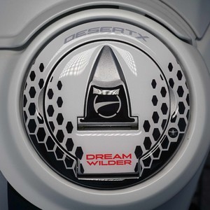 Adesivo Protettivo 3D per Tappo Carburante Compatibile con Ducati DesertX, Pad per Serbatoio per Motociclette - Product Image 1