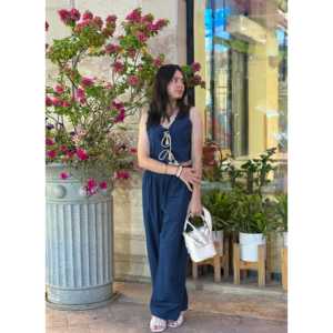 Conjunto de 2 piezas de verano Blueberry Breeze: Top con cordones y pantalón hasta la rodilla de tela crepé floral, corte holgado - Product Image 5