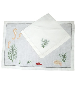 Ensemble de napperons et de serviettes de table de conception de vie marine de broderie pour la maison Restaurant napperon de luxe en lin blanc lavable et ensemble de serviettes - Product Image 1