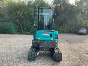 Mini-excavatrice compacte sur chenilles SUNWARD SWE25UF avec godet pour travaux agricoles, de construction et d'aménagement paysager - Product Image 4