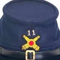 Gorra Kepi con insignia bordada de artillería. Nuestra famosa gorra Kepi está hecha a mano con los mejores materiales.
