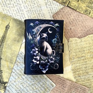 Chat sur mon impression cuir A5 Journal carnets de notes carnet de croquis avec bord en coton fait main papier antique vintage avec loquet - Product Image 1