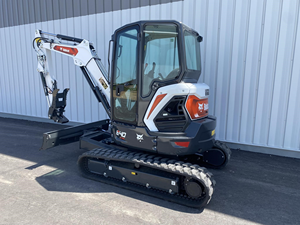 Mini-excavatrice compacte sur chenilles Bobcat E40, excavatrice hydraulique avec cabine fermée, pour la construction et l'aménagement paysager - Product Image 3