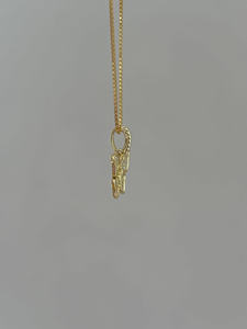 Pendentif minimaliste en or vermeil avec charme papillon pavé de moissanite chrétienne raffinée, alternative au diamant, unisexe - Product Image 4