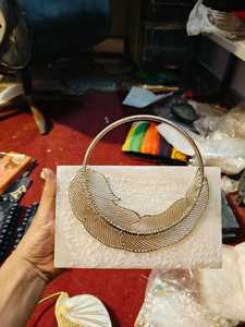 Pochettes en résine sur mesure avec des ornements en pierre et en laiton idéales pour la revente par les magasins d'accessoires de mode - Product Image 6