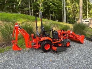 Tractor Subcompacto Diésel Kubota BX23S 4x4 Hidrostático con Cargador y Retroexcavadora, Máquina Utilitaria para Pequeñas Granjas y Jardinería - Product Image 6
