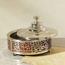 Casserole en métal durable avec finition miroir, parfaite pour garder les aliments au chaud à table ou sur un buffet lors d'occasions spéciales - Product Image 5