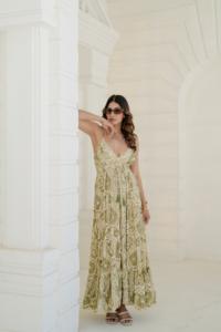 Ensemble assorti imprimé floral olive : haut cache-cœur à manches évasées et jupe midi, 100 % coton lavable, idéal pour les voyages estivaux en bord de mer - Product Image 3