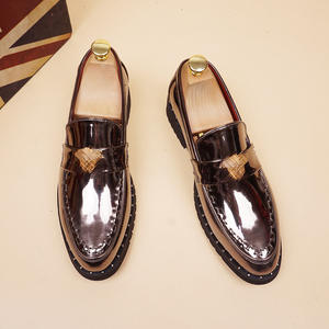 Zapatos de cuero brillante para hombre, estilo británico, para primavera y verano, mocasines casuales de cuero genuino con punta, para negocios y moda. - Product Image 2