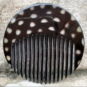 หวีเขาควายฮอร์นธรรมชาติสำหรับเด็กผู้หญิงหวีฮอร์นทรงกลมสำหรับขัดสัตว์สไตล์ HF ctafts - Product Image 1