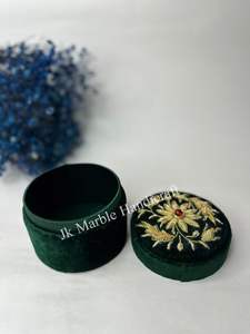 Magnifique boîte de rangement pour bijoux en tissu vert fait main, pièce royale, Shanell, motif parfait, personnalisable, boîte cadeau - Product Image 3